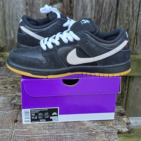 Nike SB Dunk Low Pro Black White Gum - Picture 3 of 4